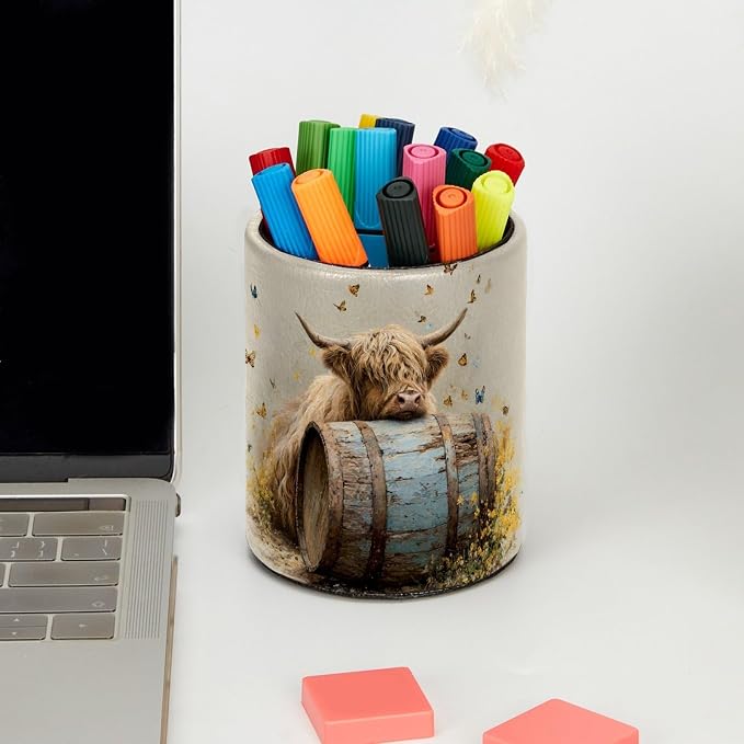 Faux Leather Pen Holder for Desk, Pencil Organizer Highland Cow Pen Cup Desk Decor Makeup Brush Holder Storage for Office Home