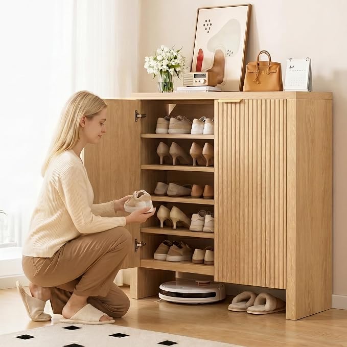 Shoe Cabinet, 5-Tier and 3 Doors Shoe Storage Cabinets with Fluted Doors and Adjustable Shelves, Thickened Wood Freestanding for Entryway, Hallway, Closet, Organizer Rack, Natural Oak JBSC002N