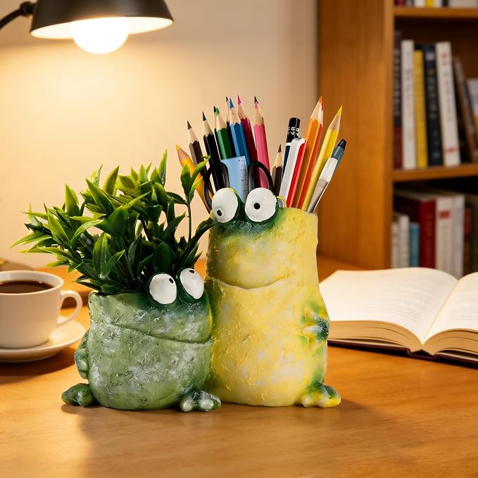 Frog Pen Holder for Desk, Cute 2-in-1 Resin Flower Pot & Pencil Cup, Holds 10 Pens, Vintage Stacked Frog Figurine with Removable Artificial Grass, Functional Desk Organizer for Office Home Decor,