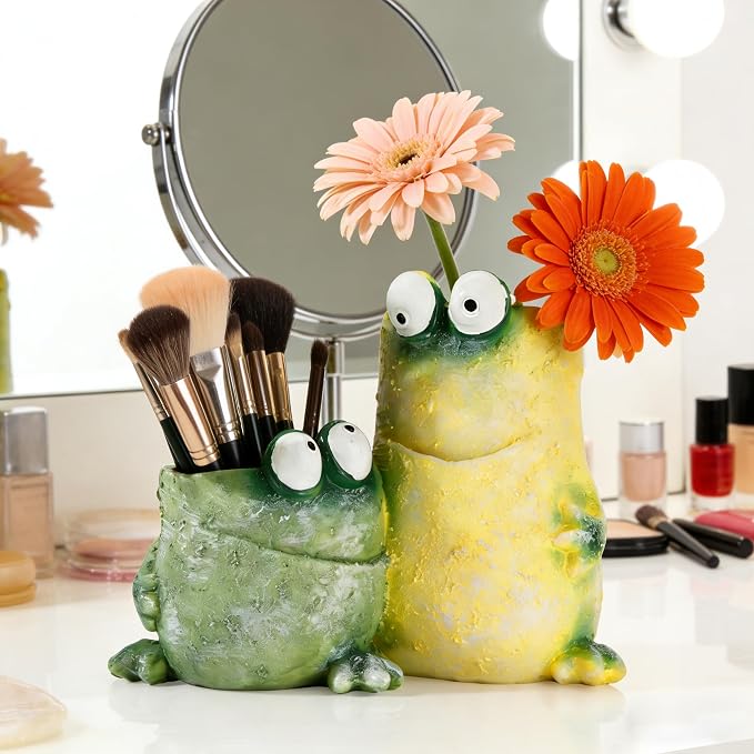 Frog Pen Holder for Desk, Cute 2-in-1 Resin Flower Pot & Pencil Cup, Holds 10 Pens, Vintage Stacked Frog Figurine with Removable Artificial Grass, Functional Desk Organizer for Office Home Decor,